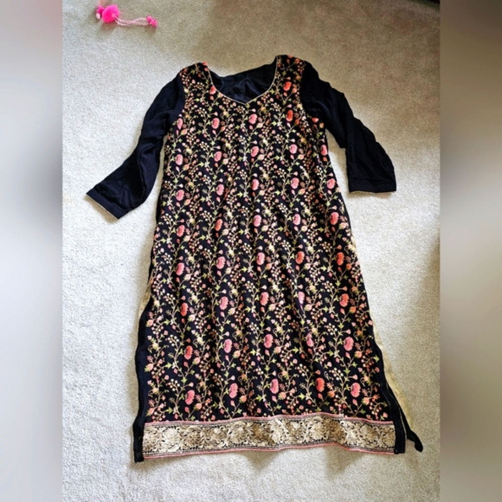 ETHNIC FLORAL EMBROIDERED EMBELLISHED DRESS NO SIZE TAG MEDIUM / LARGE